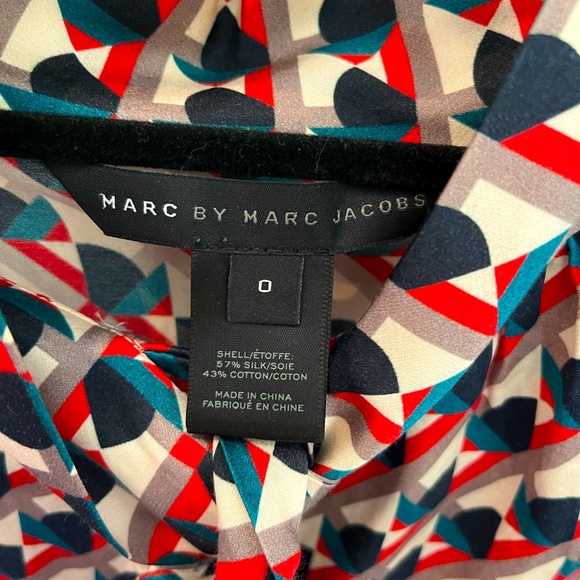 Marc Jacobs Printed Bow Blouse in Silk. - Picture 4 of 4